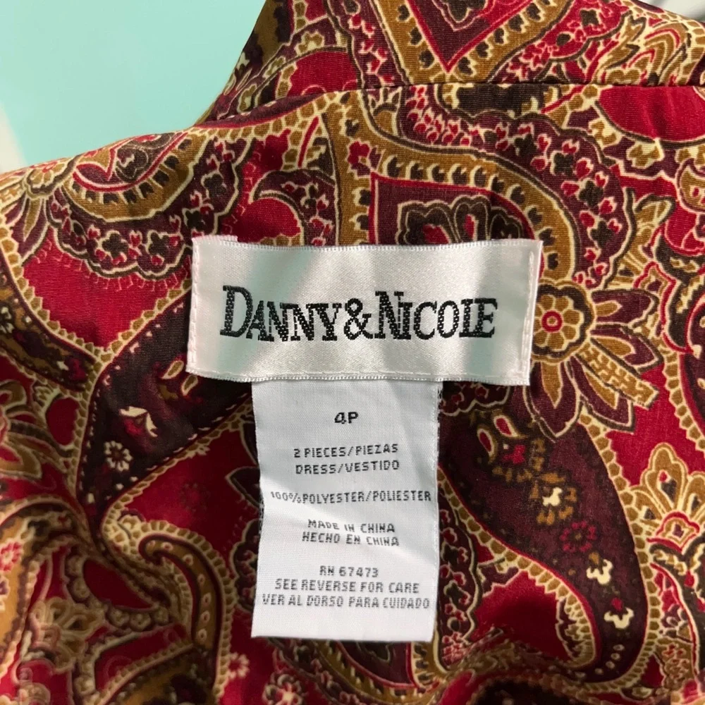 Vintage burgundy and brown paisley dress with button front - Picture 3 of 3